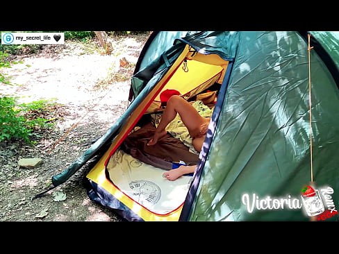 ❤️ Difilmkan di kamera Pria brengsek yang bersemangat dari Orang Asing di dalam tenda ❤️ Seks berkualitas pada kami ❤