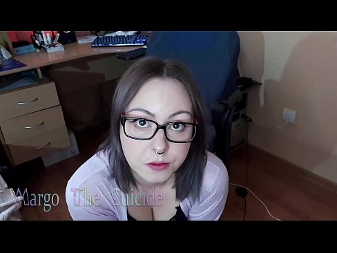 ❤️ Sexy Girl with Glasses Sucks Dildo Deeply on Camera ❤️ Seks berkualitas pada kami ❤